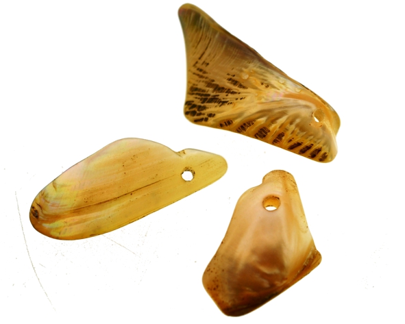 Madrepérola cascalho furado natural - 1 a 3 cm (20 pçs) MP-241